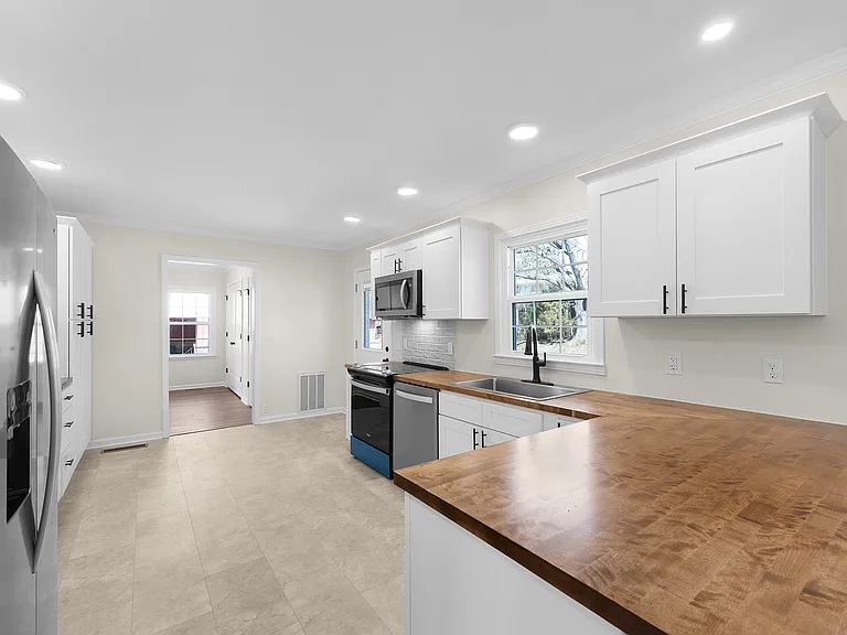 383 Mebanewood Dr — Photo 3