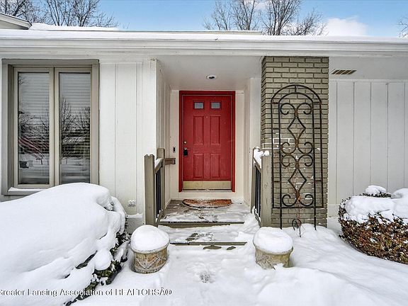 4th image of 2060 Tamarack Dr