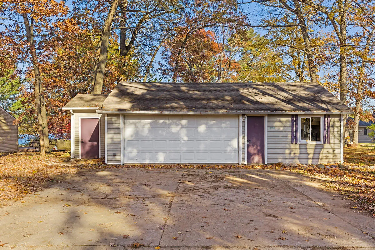 13165 Hilltop Dr photo 1