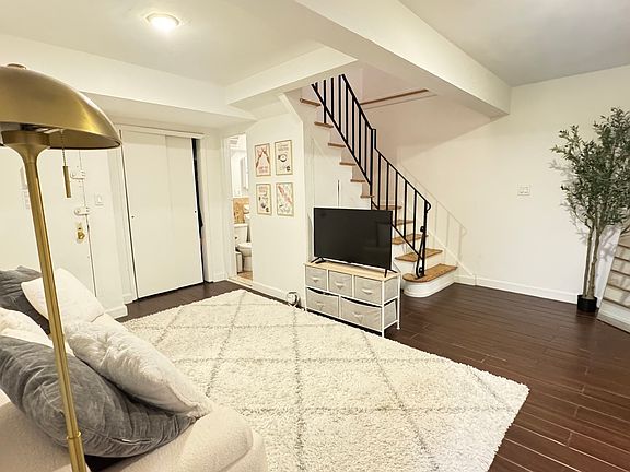 4th image of 205 2nd Ave APT 1A