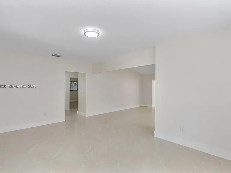 1612 SW 23rd St #1612 — Photo 5