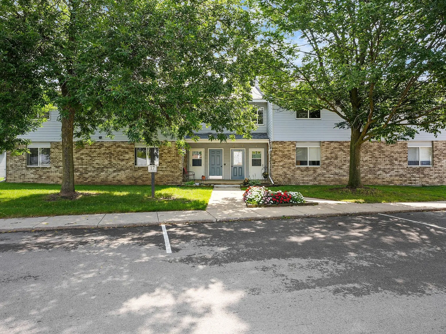 Ridge Creek Apartments — Photo 1