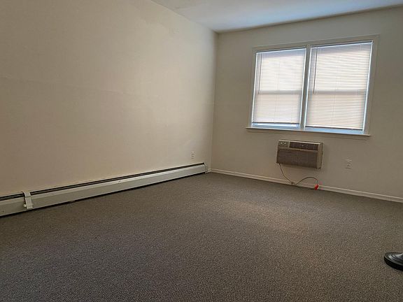 3rd image of 2548 Parsons Blvd #3