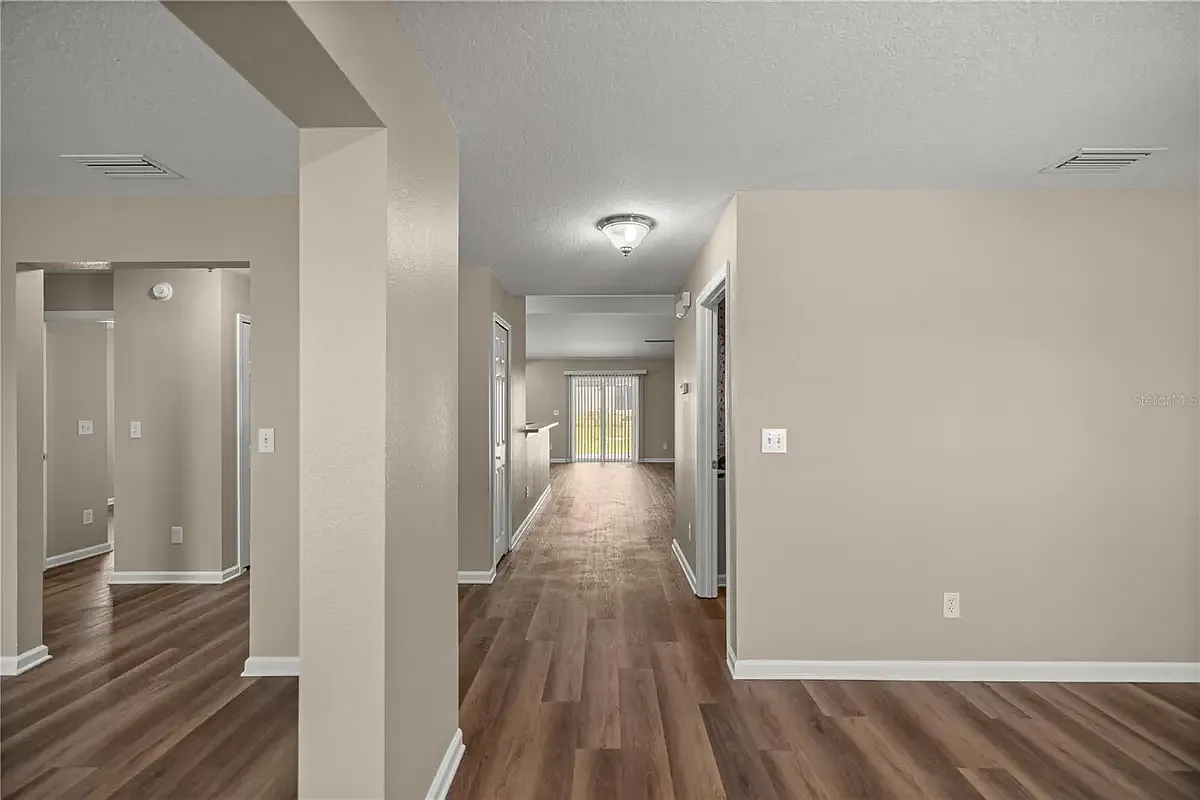 4 bed, 2118 sqft, $2,100 — Photo 1