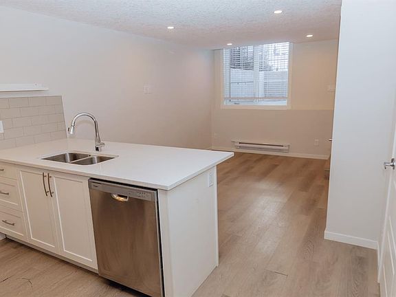 5th image of 474 Seton Cir W #405