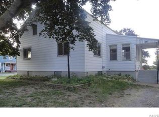 11259 Ridge Rd, Medina, NY 14103