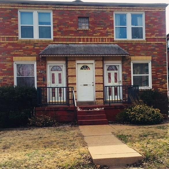 Welcome home 1 Bedroom unit in Nice Brick 4 family. 1st floor unit 1 West.