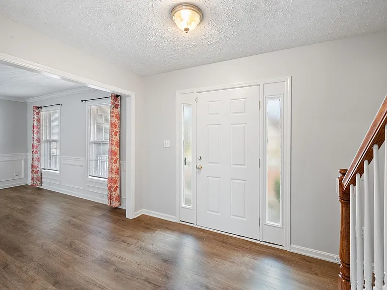 10945 Symington Cir — Photo 4