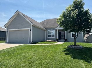 909 W 8th Ave, Kearney, MO 64060