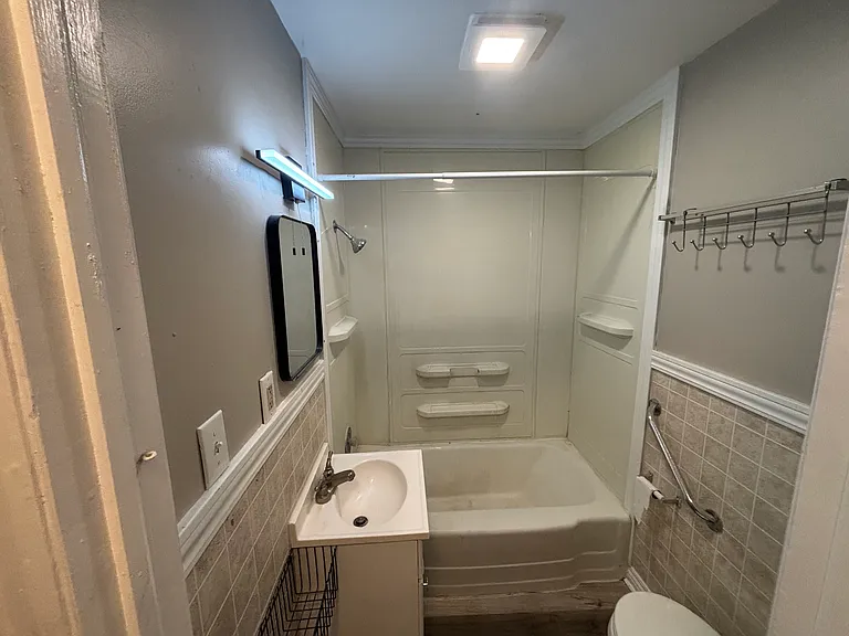 701 N Doris St — Photo 16