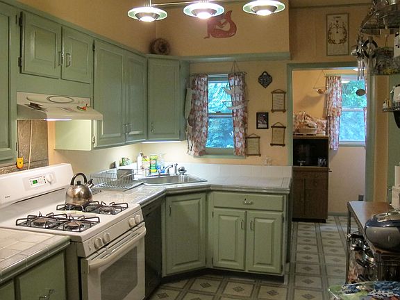 5th image of 220 Treadwell Ave