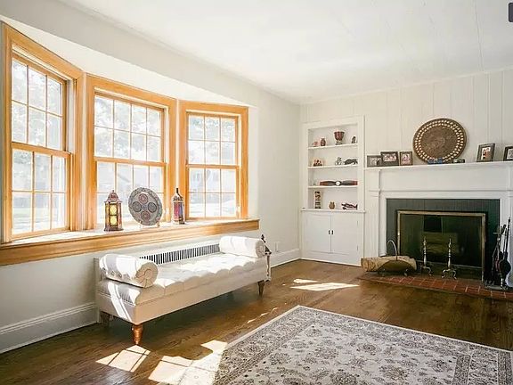 2nd image of 63 Meadow St