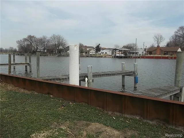 29650 Old North River Rd photo 1