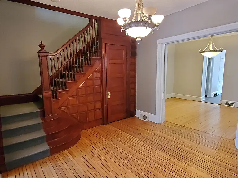 2054 N Cambridge Ave — Photo 8