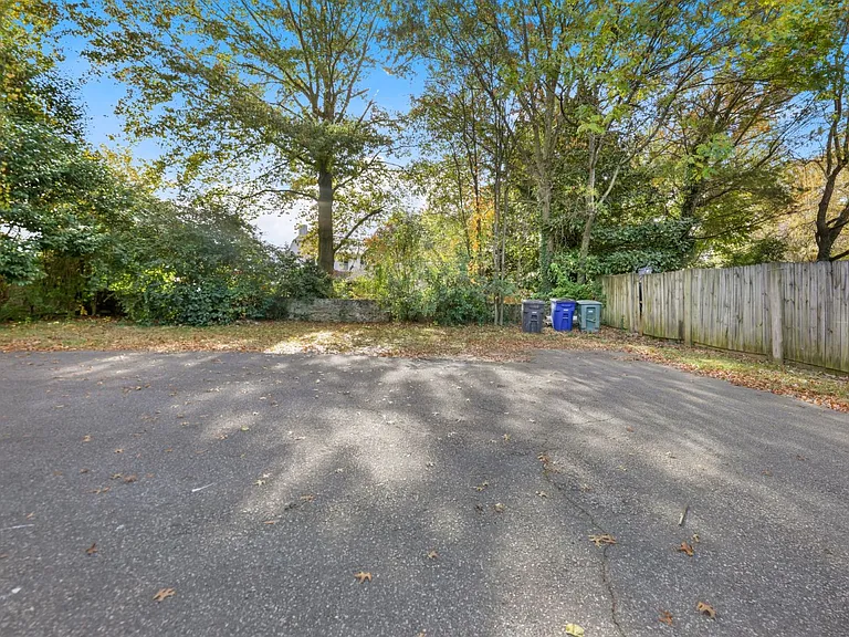 1015 S Hawthorne Rd — Photo 18