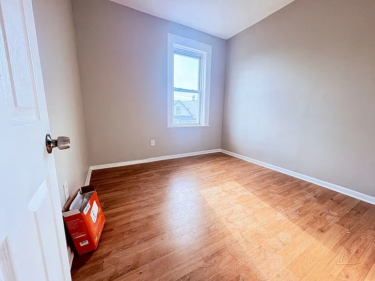 44 Martha Pl #3 — photo 2 of 4