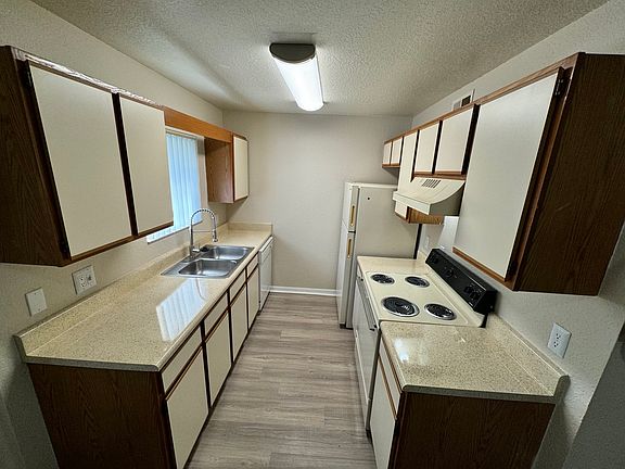 4th image of 14612 Ivy Chase Ln APT 6