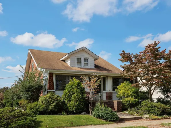 4 Bissett St, Sayreville, NJ 08872