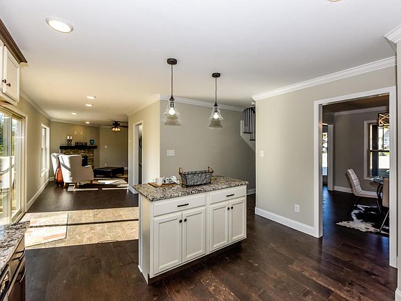 5th image of 2129 Leah Ln