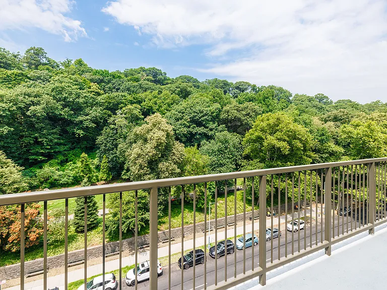4568 Broadway #Penthouse P — Photo 9