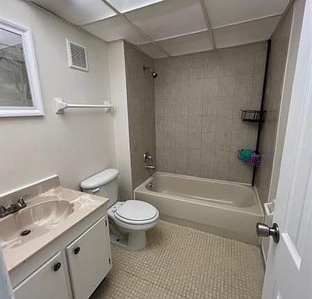 5th image of 8001 Fairview Dr APT 201