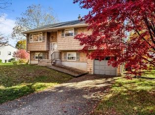 22 Hillside Dr, Clinton, NJ 08809