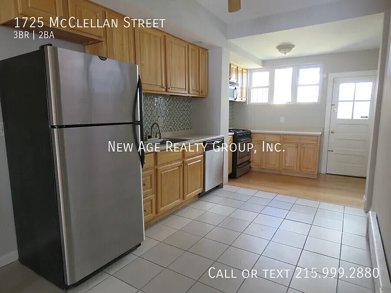 1725 McClellan St — Photo 4