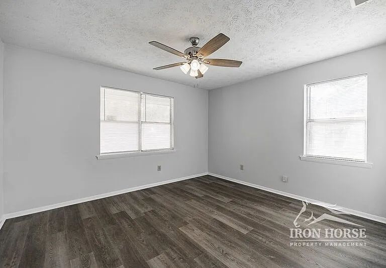 1172 White Oak Dr — Photo 9