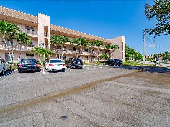 4th image of 10402 Sunrise Lakes Blvd APT 112