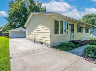 2815 Magnolia Dr, Bettendorf, IA