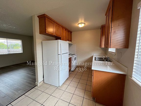 2nd image of 985-989 Acosta St #989-11