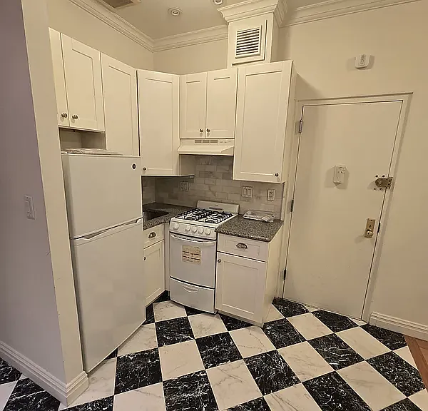 334 E 73rd St #5A — Photo 3