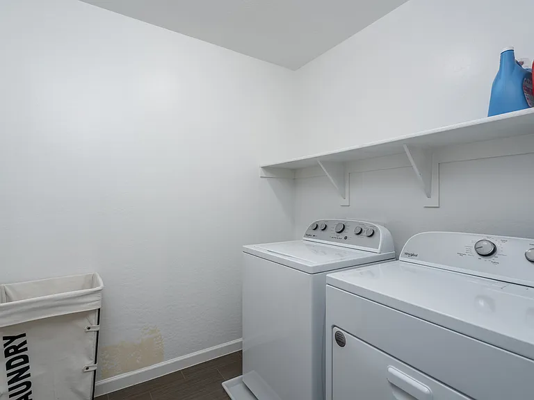 N Cameron St — Photo 15