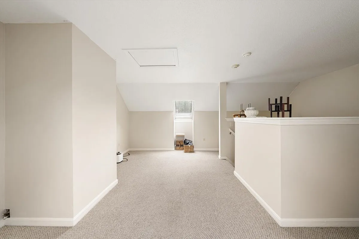 2 bed, 1.5 bath, 1256 sqft, $2,200 — Photo 3
