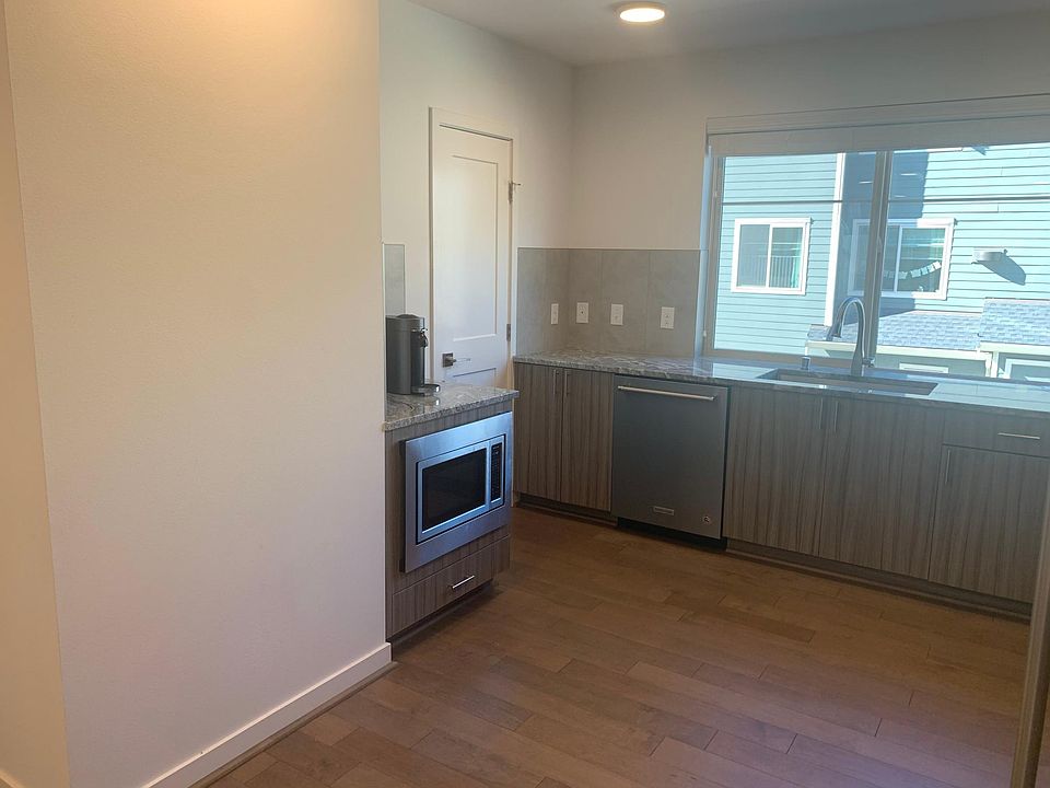 1st image of 1432 157th Ct NE