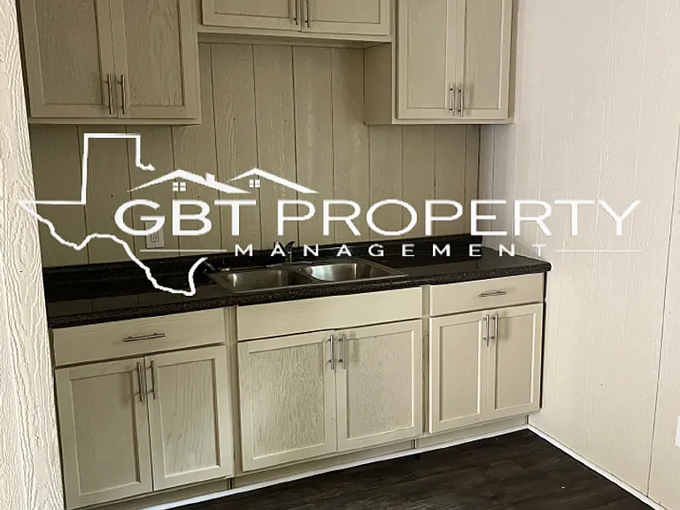 LPP - 428 S. Fredonia St. — Photo 9