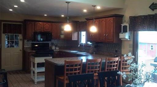 5th image of 315 Joslin St
