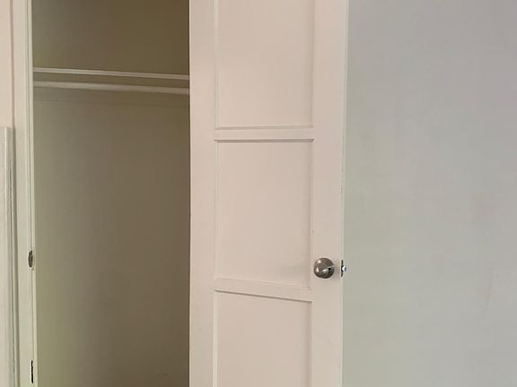 4th image of 4172 Somerset Dr