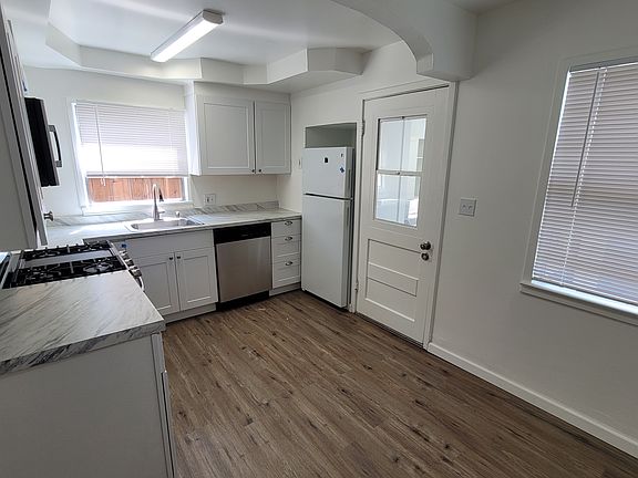 5th image of 272 Evandale Ave
