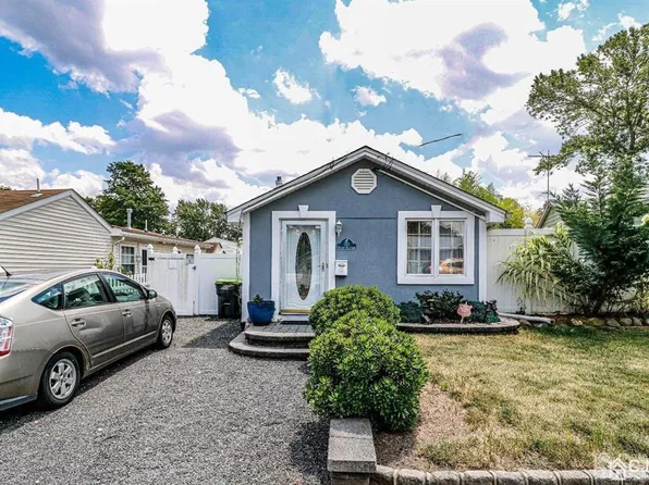 171 Hilltop Blvd, Keyport, NJ 07735