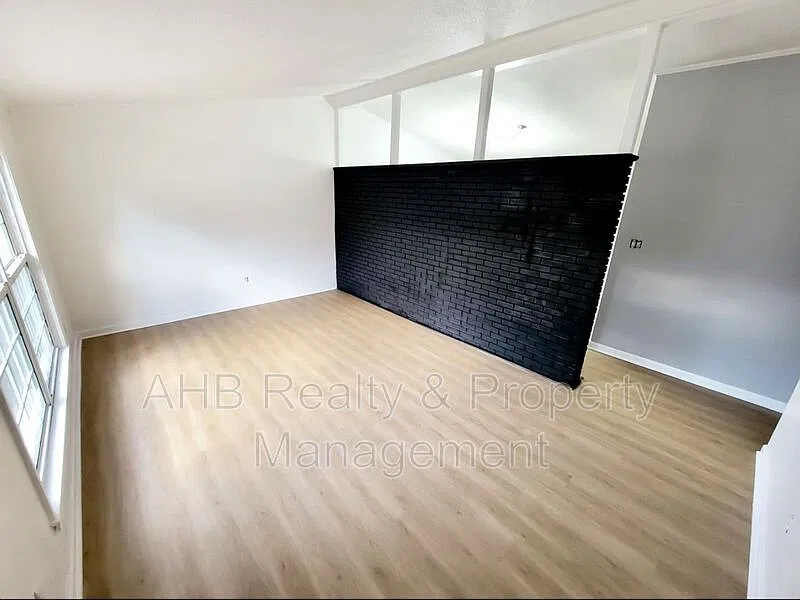 3 bed, 1.5 bath, $1,495 — Photo 4