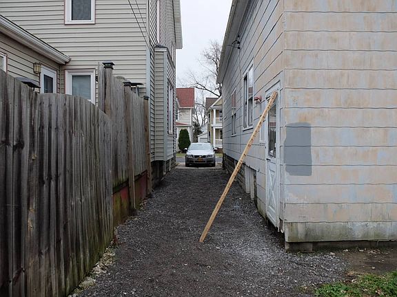 3rd image of 56 E Hazeltine Ave