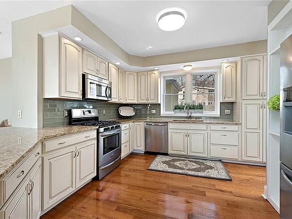5th image of 601 Hill St