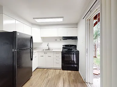 2/1 800sf
