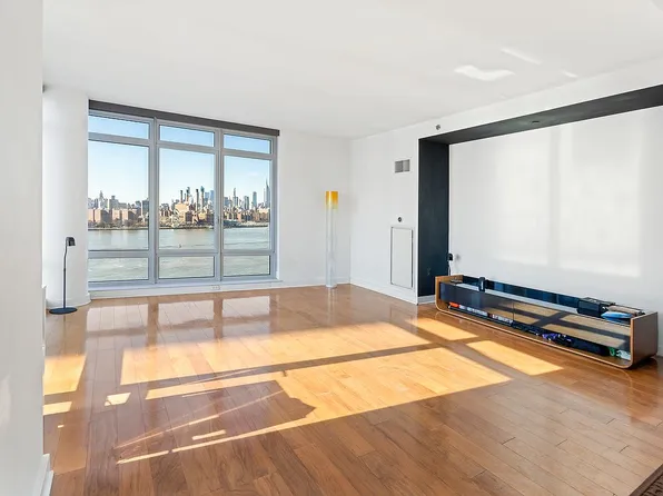 2 Northside Piers APT 15A, Brooklyn, NY 11249