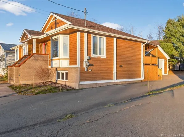 392 Fox Crk, Dieppe, NB E1A 7M7