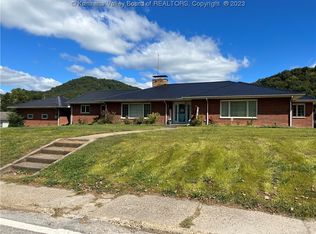 214 Madison Ave, Madison, WV 25130