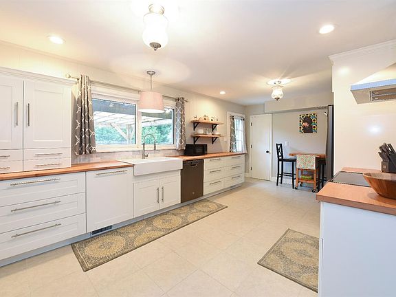 3rd image of 935 Belvoir Dr