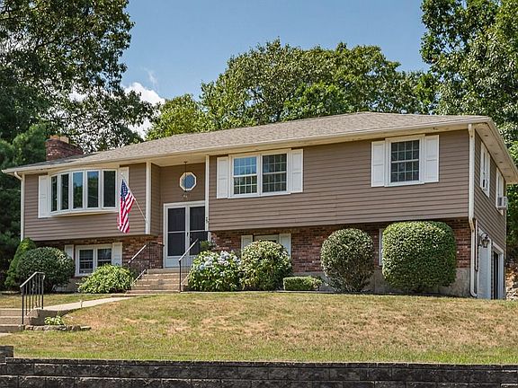 2nd image of 76 Waterford Dr
