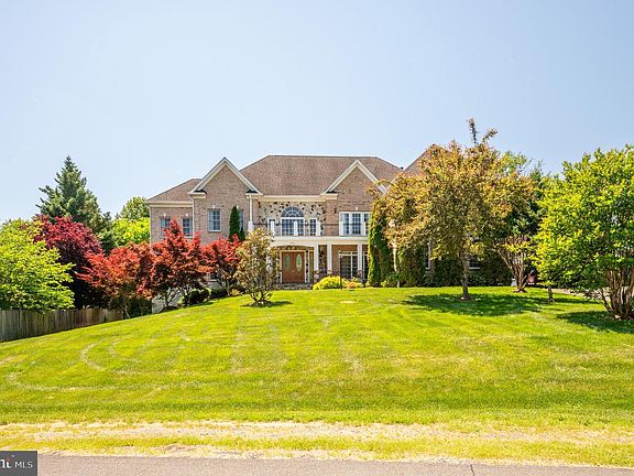 2nd image of 1002 Sherman Ct